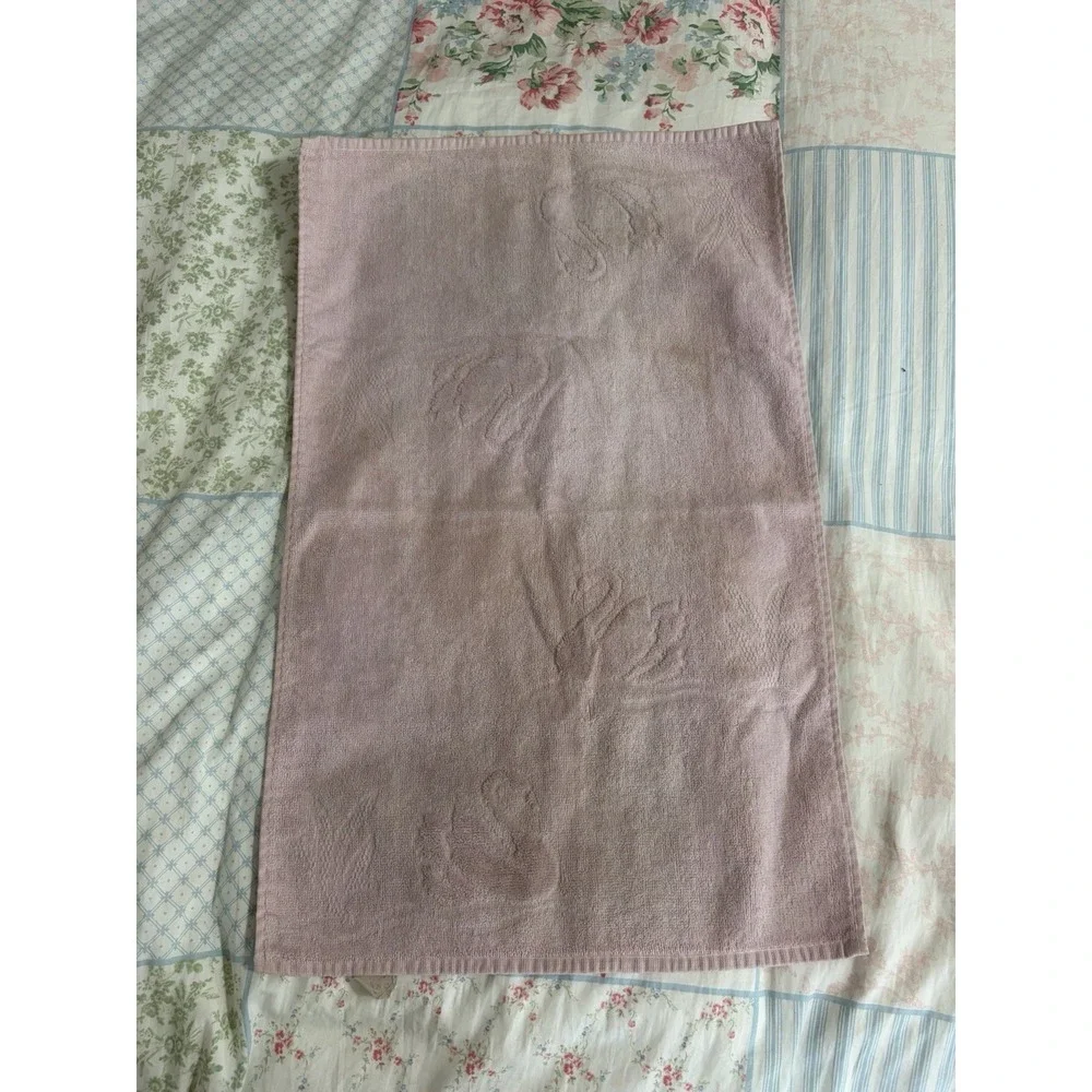 Vintage Cannon Pink Cotton Textured Swan Hand Towel 24
